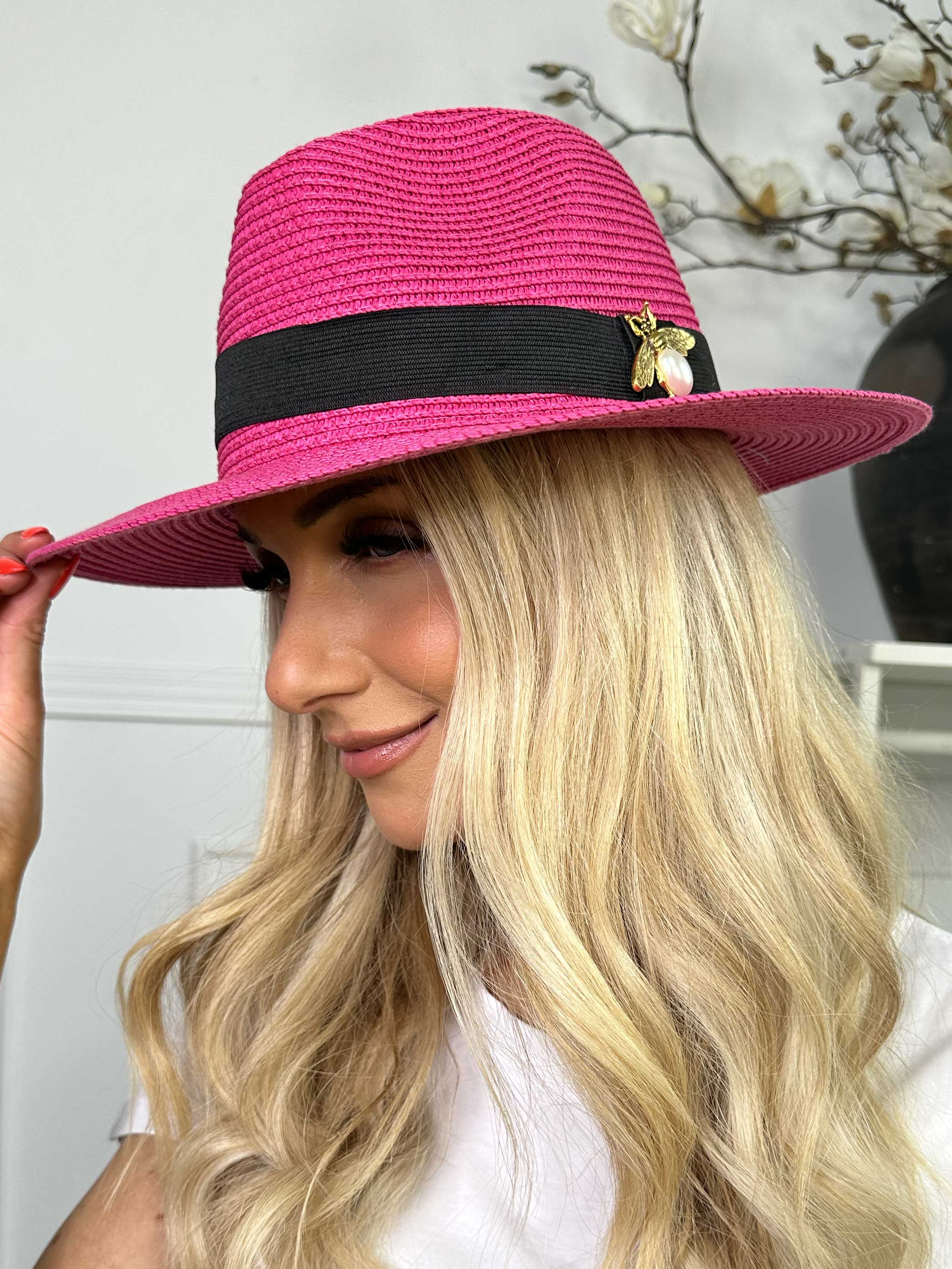 Amelia - Hat med sort bånd og guld bi